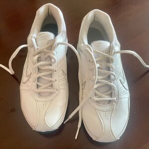 Women’s NIKE Air white training/court/tennis sneaker . Size 10